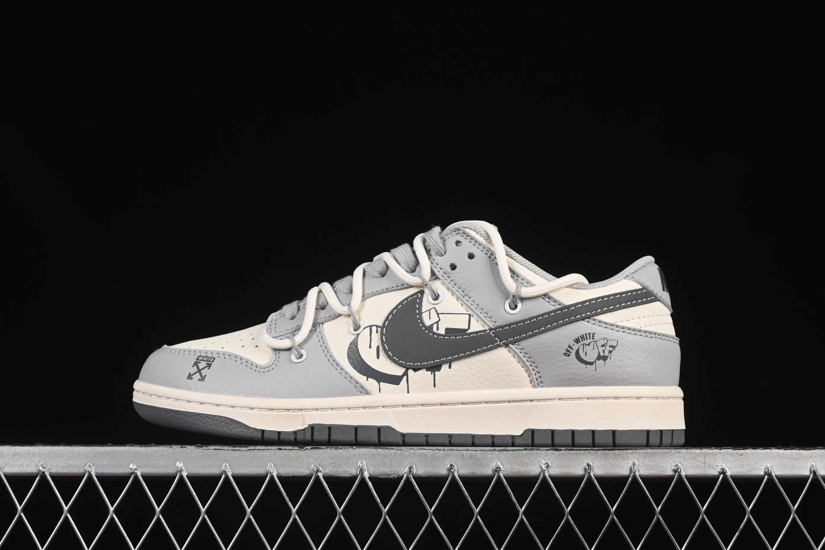 All categories Nk SB Dunk Series Nk SB Dunk Low High-end customized low-top sneakers Nike SB Dunk Low Off-White series Strap with love gray hook Anniversary high-end customized low-top casual sneakers DM6868-078